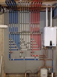 Sistema de tuberías de calefacción en pared.
